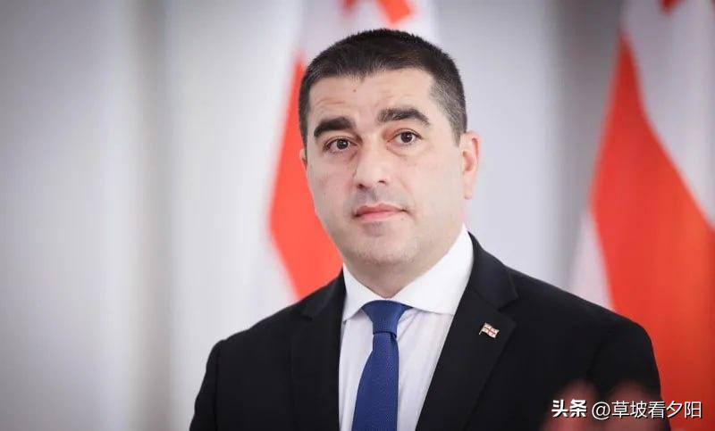 格鲁吉亚议长帕普阿什维利6月10日表示，欧盟在免签制度谈判前夕发出威胁：若想保留