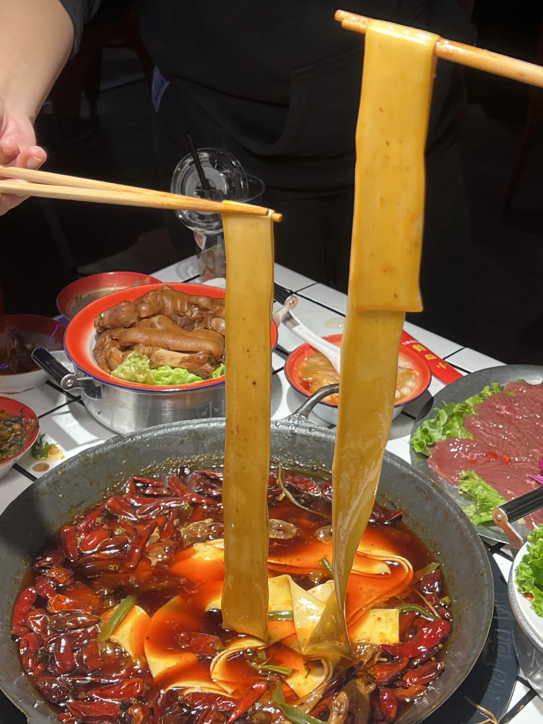 在淄博📍一家藏在巷子里的市井老火锅