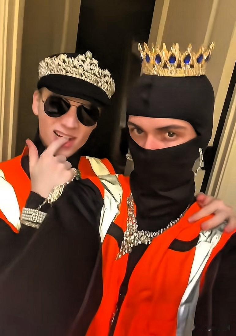 安保级别最高的卢浮宫珠宝被盗，

盗贼戴着珠宝淡定的拍了视频，

还真别说，这盗