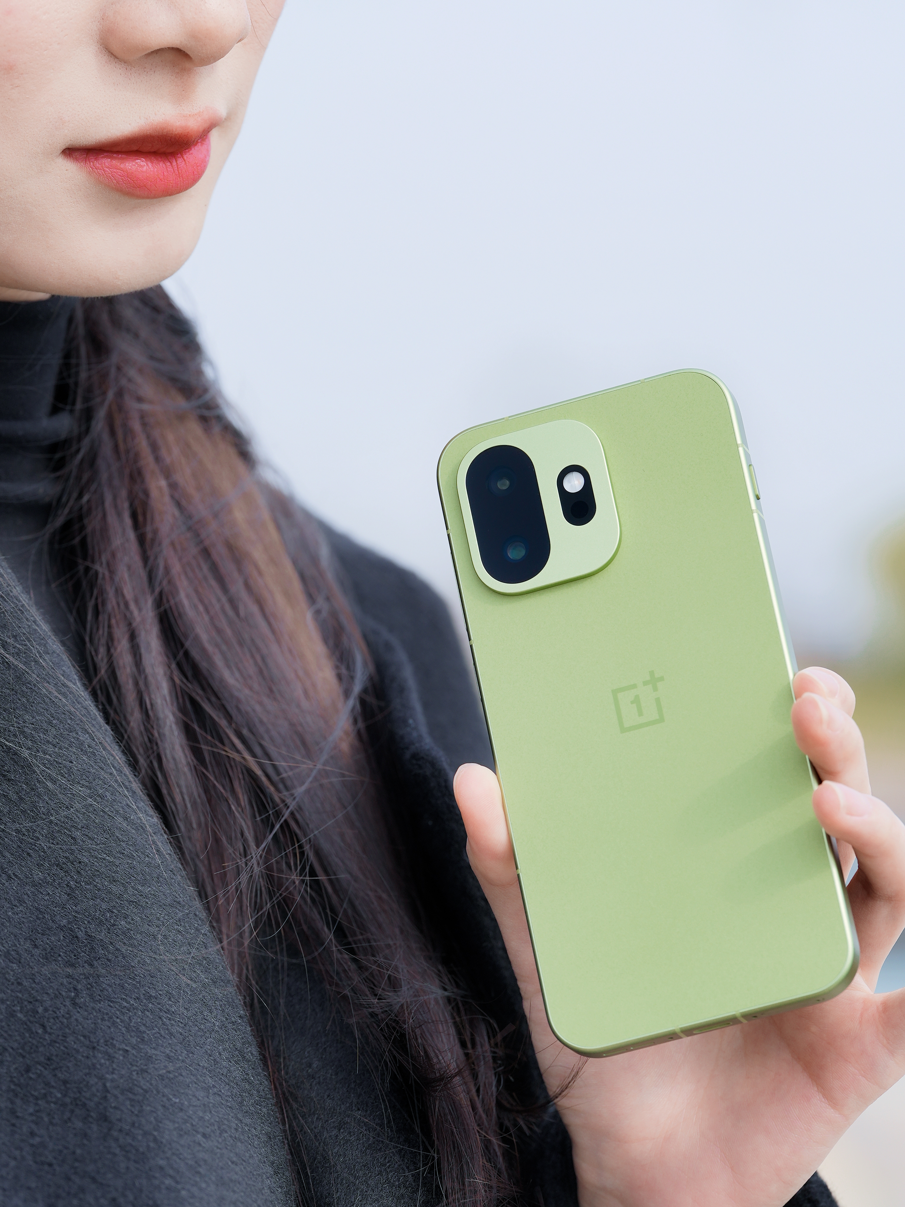 一加15T是一台真正不将就的手机，就是为那些追求极致小屏体验的人准备的。至少对我