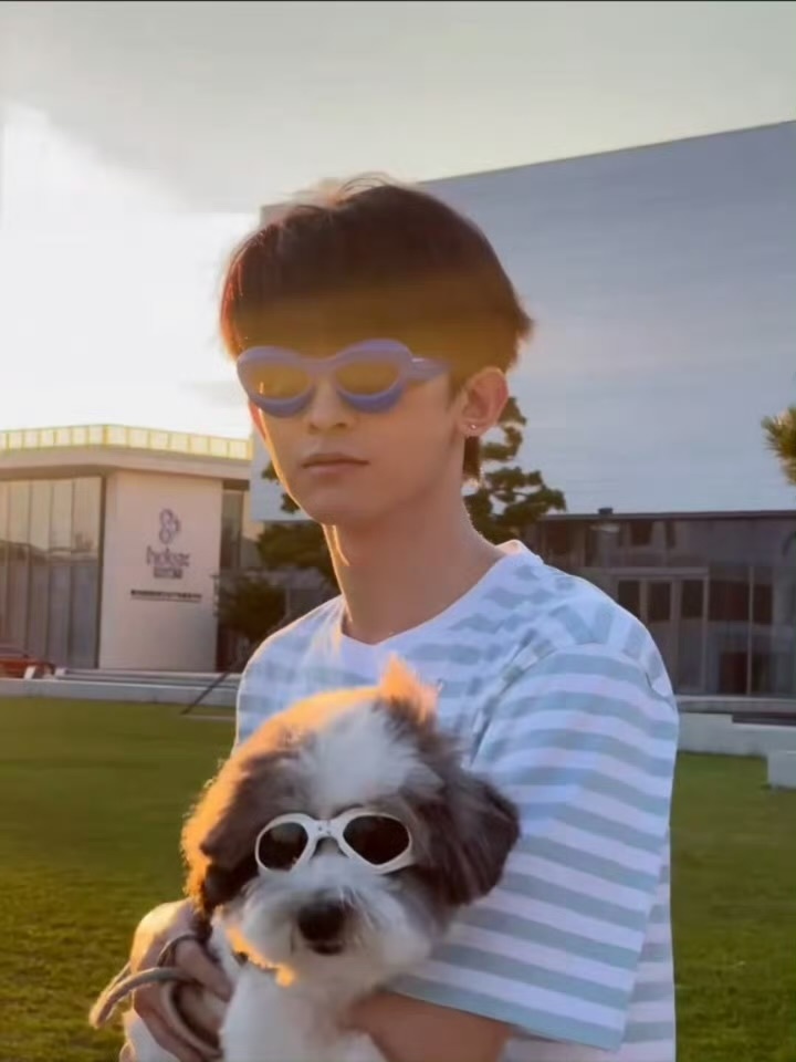 常华森自曝被狗尿了一身 今日份的快乐是常华森的悲惨经历给的。对不起哥，但你这段真