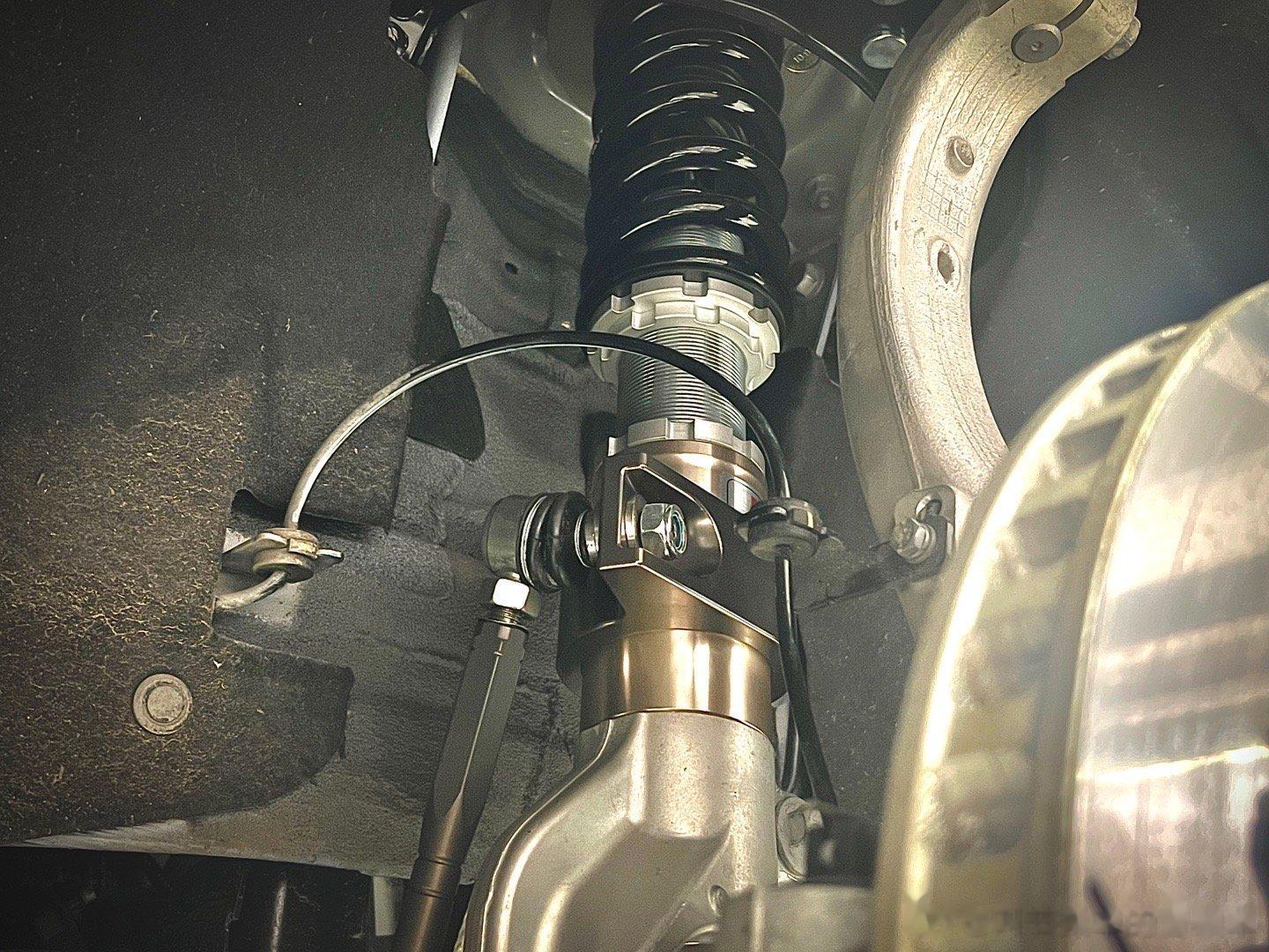 委托BC Racing开发海豹的绞牙避震，终于快完成了，还差最后的阻尼调校。和汽