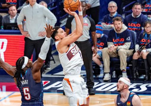 布克：我生涯从没点名喷过裁判，但今晚的裁判会把NBA变成WWE2026年NBA季