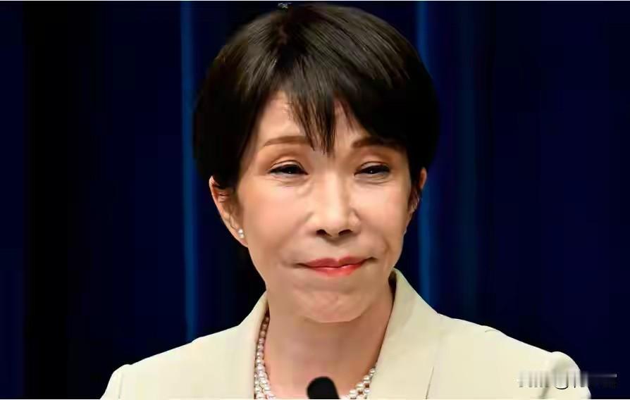高市早苗最近很跳，很多短视频说中国囊中羞涩地大手一挥，免掉日本千亿赔款，高市早苗