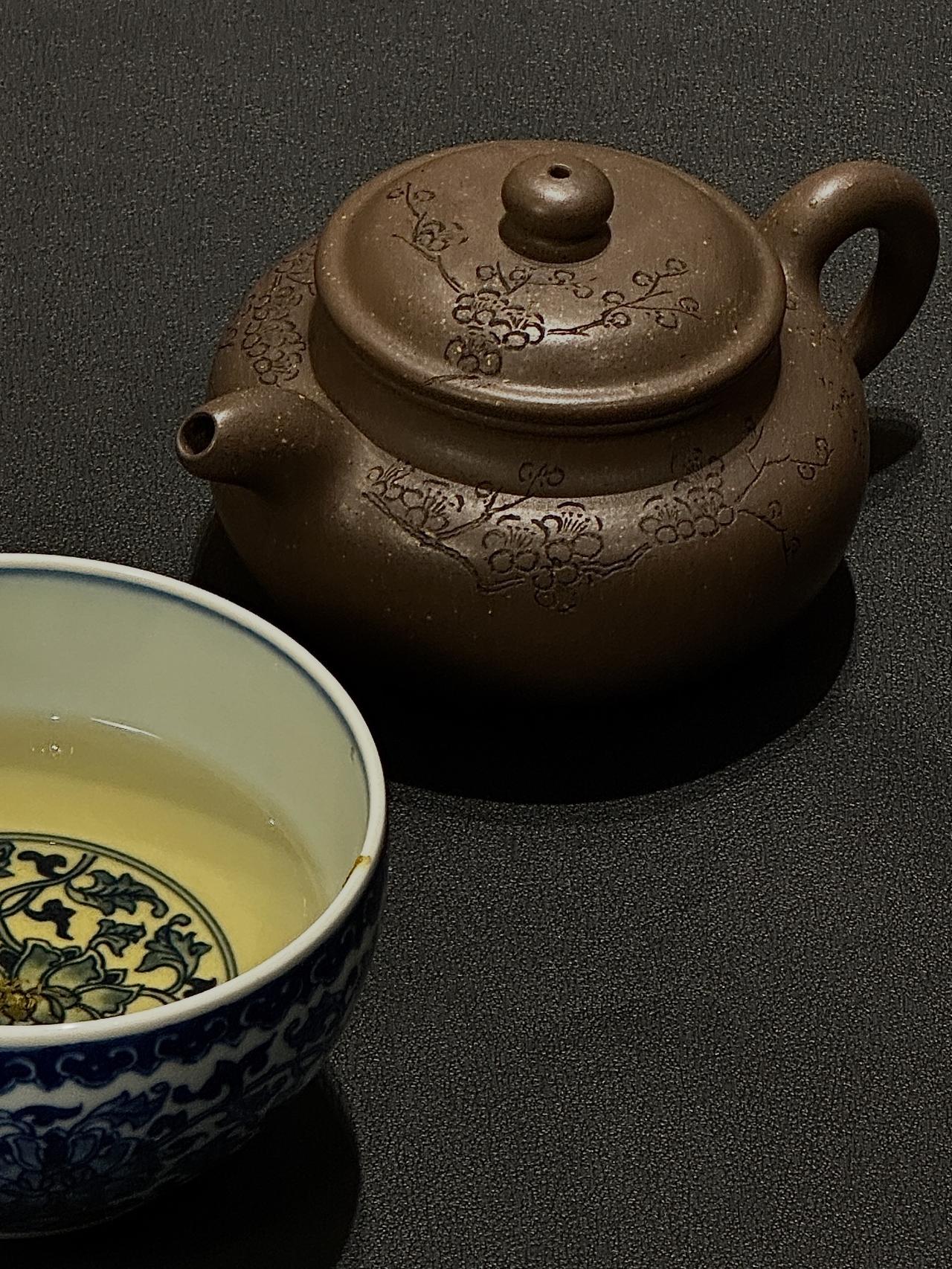 有人说，紫砂壶泡茶不好喝。
是啊，茶不好，紫砂壶也不好。
紫砂壶泡茶当然不好喝。