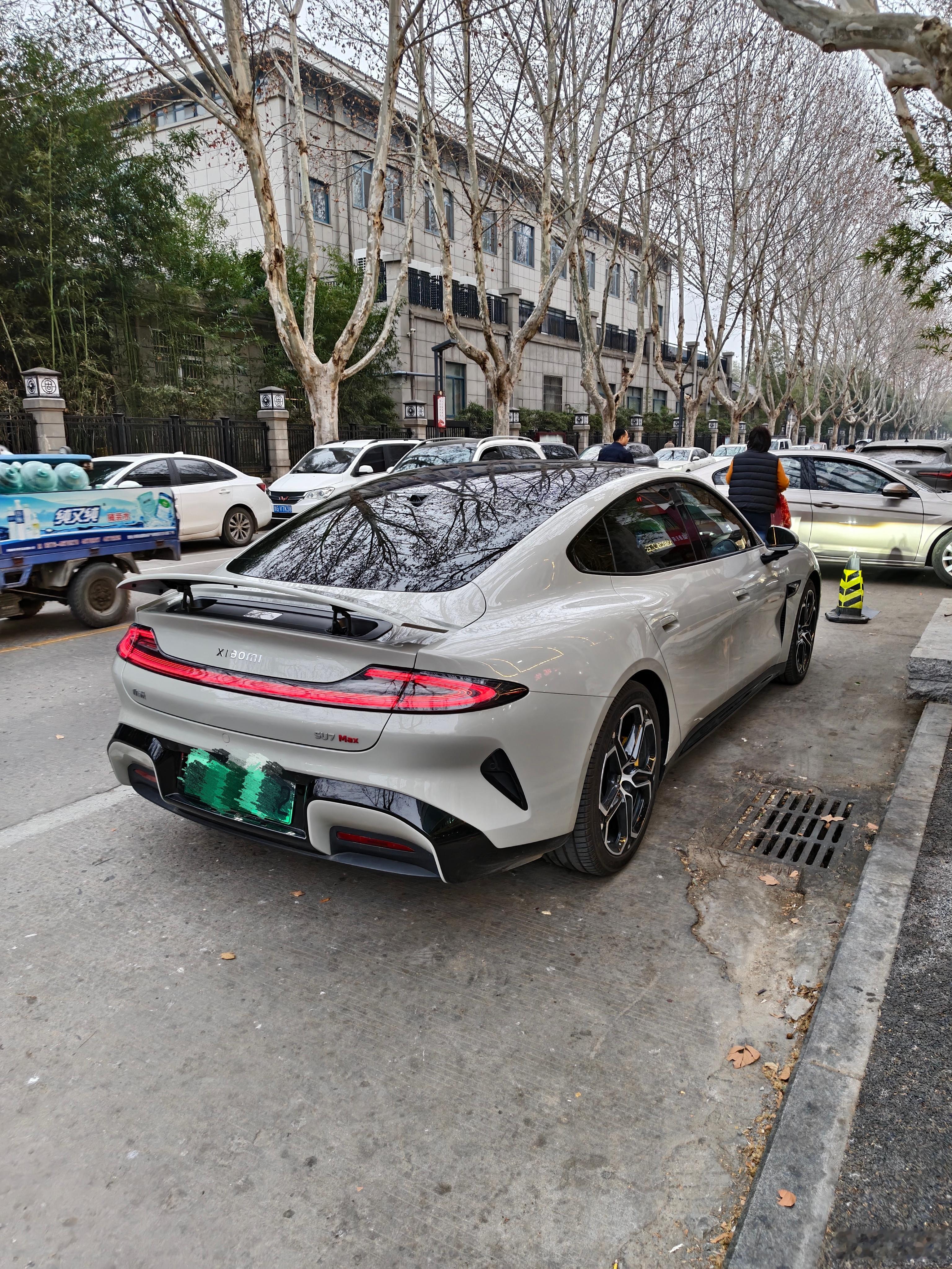 能在县城开上小米汽车，应该算是人中龙凤吧？