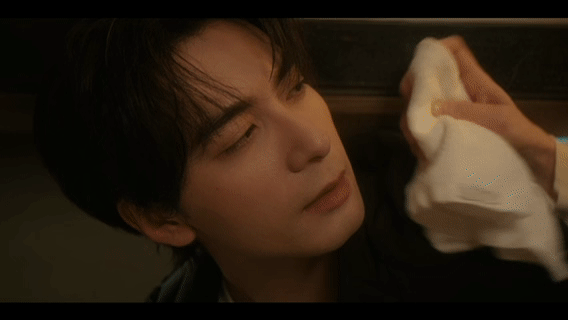 枭起青壤cp粉上桌吃饭了枭起青壤酒店只剩一间房时，聂九罗坦然安排住宿，炎拓害羞扭