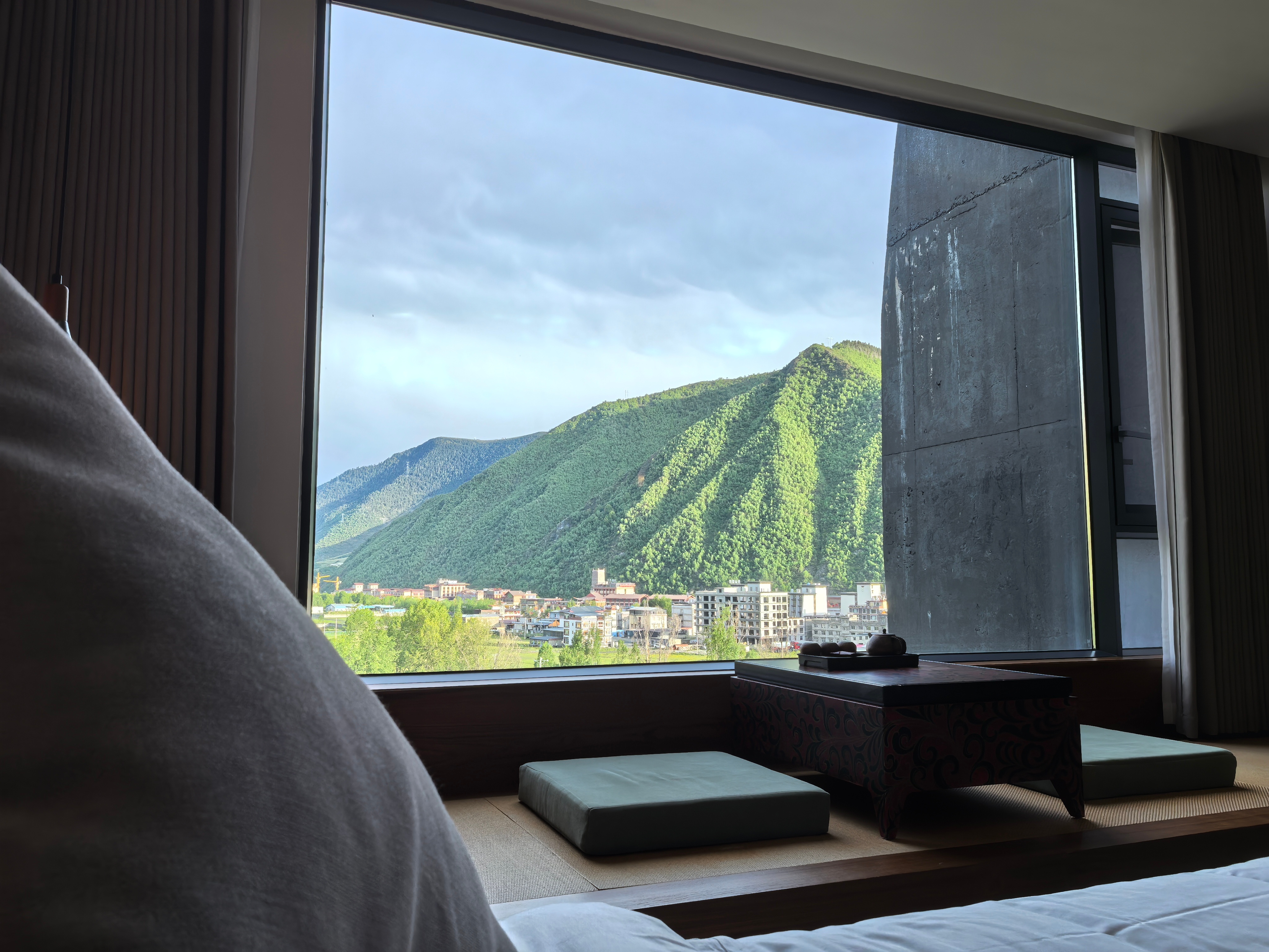 之前听说过可乐对缓解高反有奇效，之前还不太信。今天跟奥迪住海拔3500左右的新都