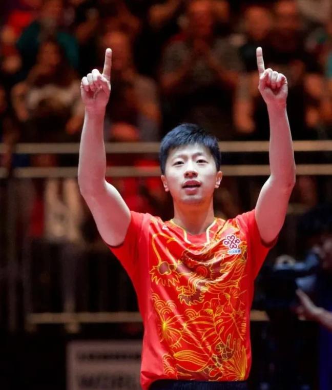 尘埃落定！近日，国际乒联在其成立百年庆典上正式宣布马龙成为乒坛历史上的GOAT！