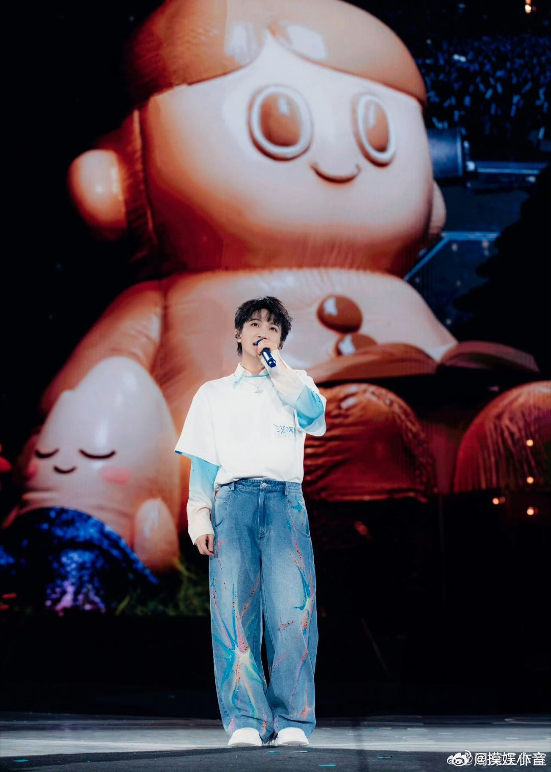 周深武汉演唱会 官宣即售罄，周深2026巡演武汉站两场预售已全部售完。演出时间5