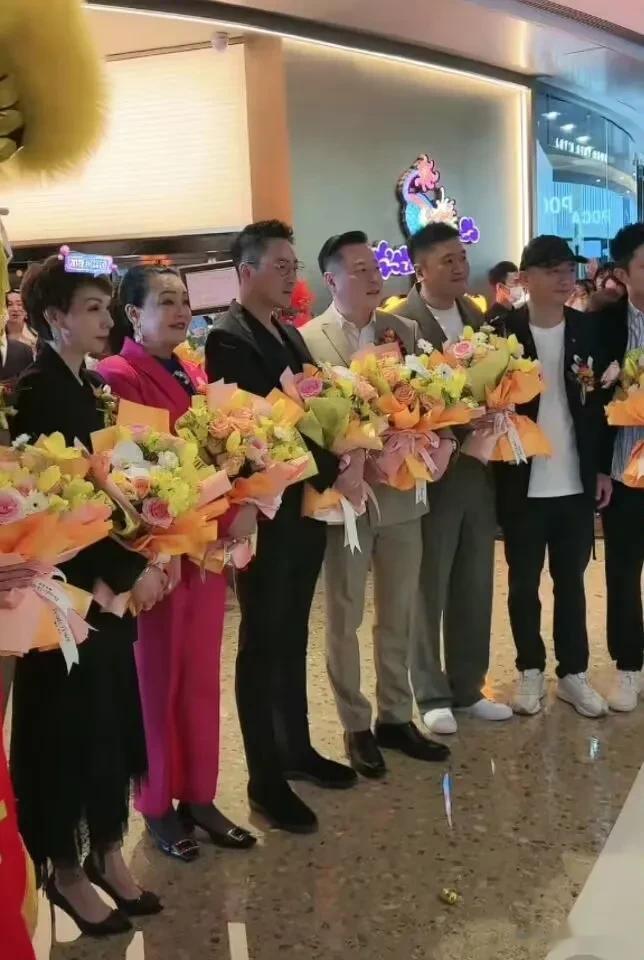 她不火谁火？她不红谁红？天时地利人和造就的顶流张兰，这么优秀能干却又亲民接地气儿