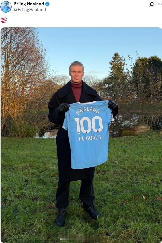 哈兰德获赠英超百球定制球衣 哈兰德更新个人社媒，晒出自己的英超百球曼城特制纪念球
