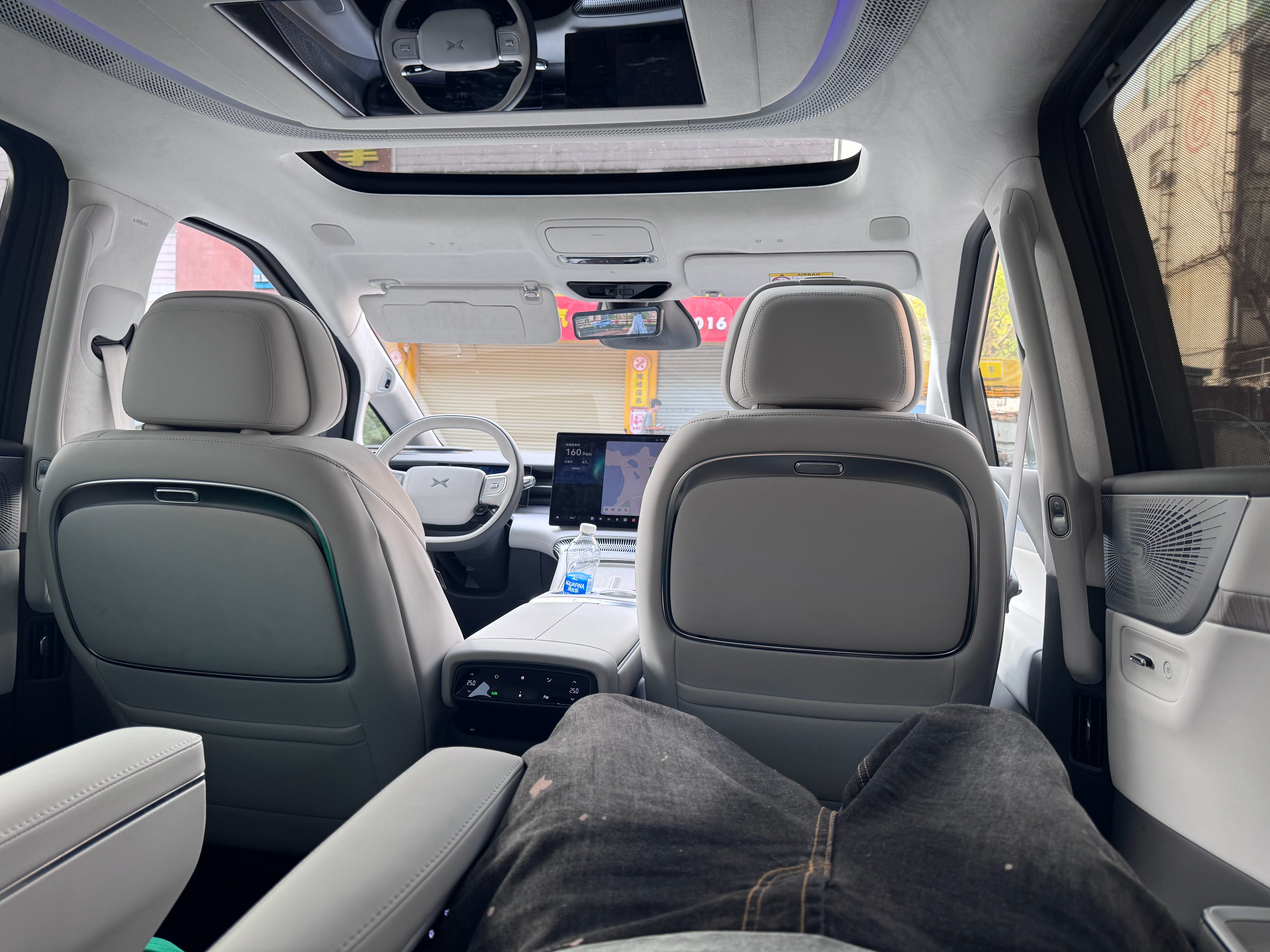 5点多起床，从广州开车到珠海开的是小鹏X9增程，一百多公里电掉了30%（强制纯电