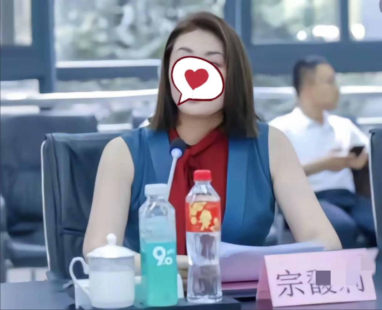 我发现宗大小姐留学西方归来后的管理风格与我们现实的人情世事水土不服。想当初她的父