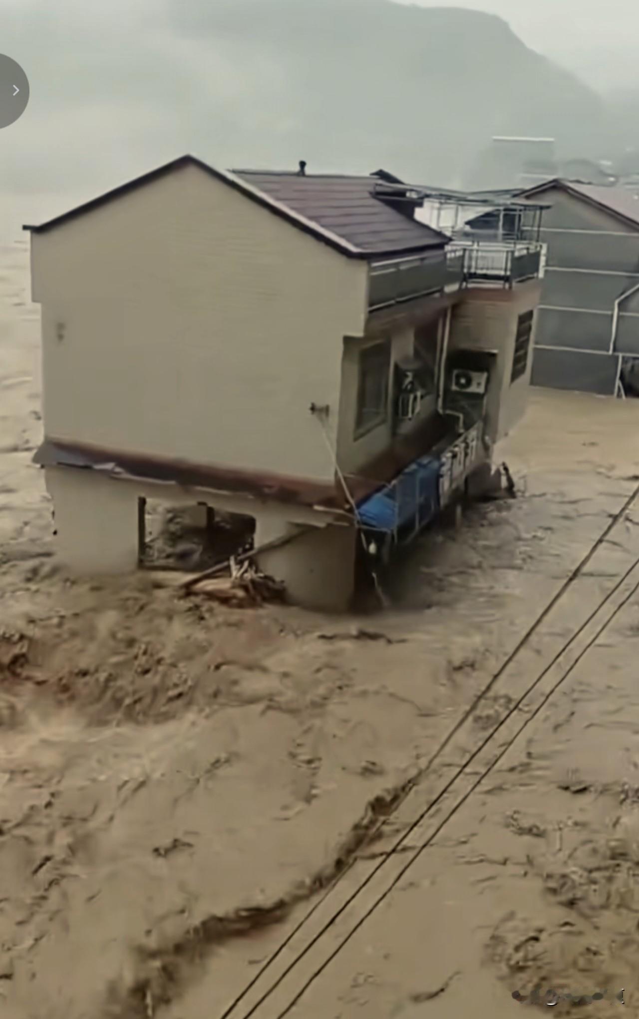 5月18日，湖南常德石门县遭遇极端强降雨。当地居民称“水漫过大桥淹到二楼，从未见
