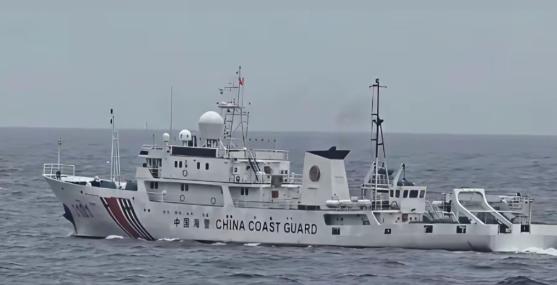 东沙爆发激烈对峙，台中舰威胁采取行动后，直接提速对着大陆海警船冲了过去，奉命撞舰