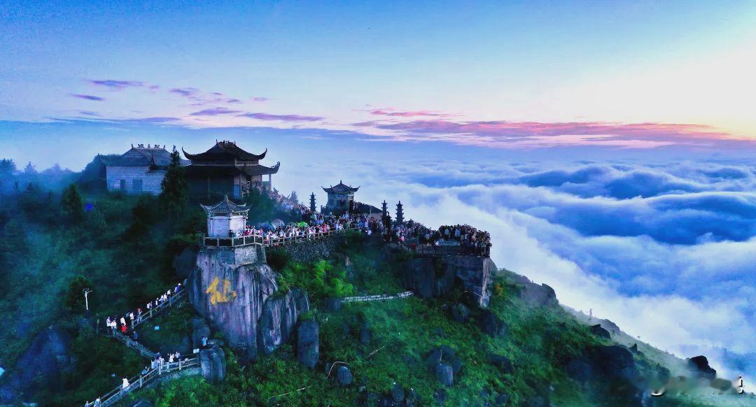 周宁仙风山一车收10元卫生费，该不该骂？
 
刷到宁德周宁仙风山的新闻，这座原本