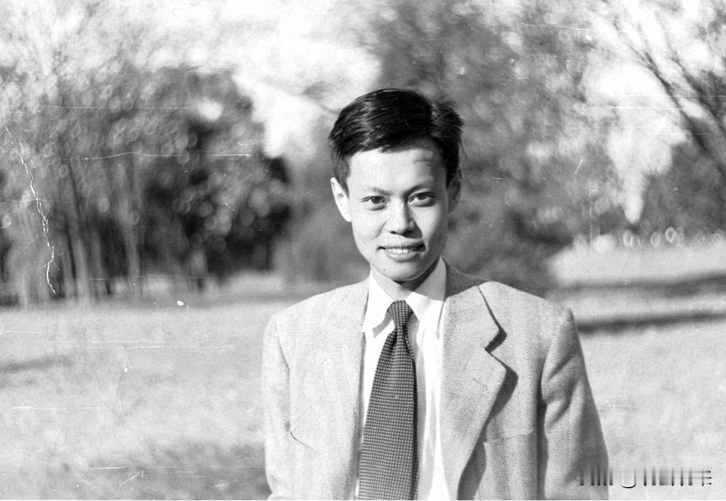 当然，以下是一段4分钟的杨振宁一生回顾，旨在简洁而全面地展现这位伟大科学家的重要