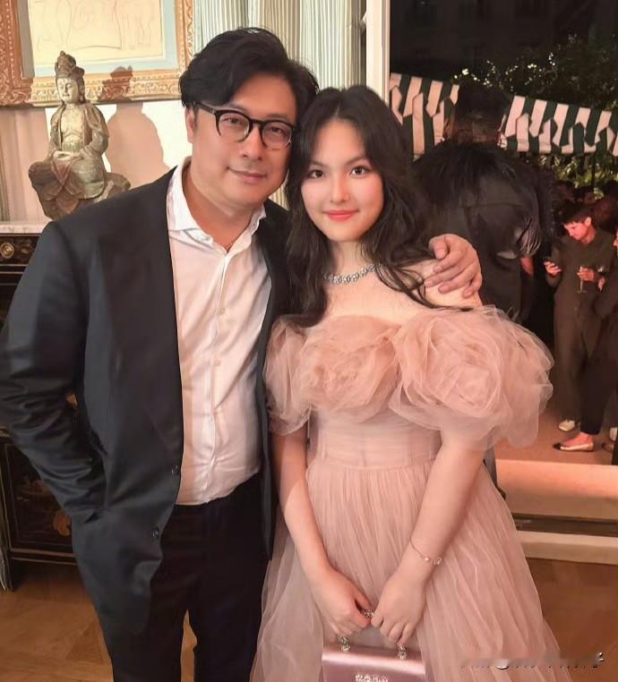 我滴乖乖，李湘女儿王诗龄获得国际绘画大赛金奖！
如果不是看到李湘和王岳伦发文庆祝