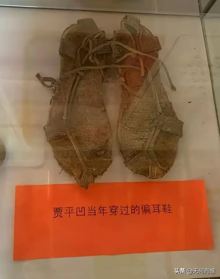 贾平凹当年用过的这些东西，还能够收藏到今天，这真是不简单，看来这个人有一种收藏的
