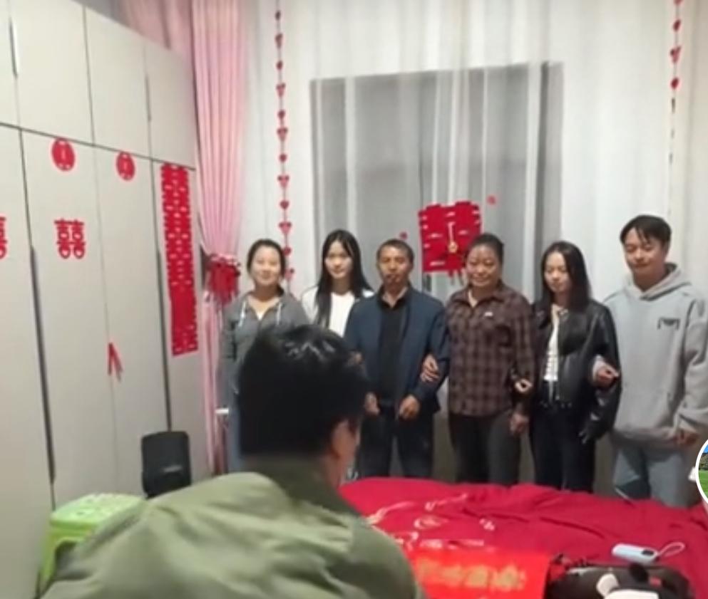 小小徐的岳父：我看重的是他勤劳苦干的品质，两年前小小徐第一次到家里来。当时自己在