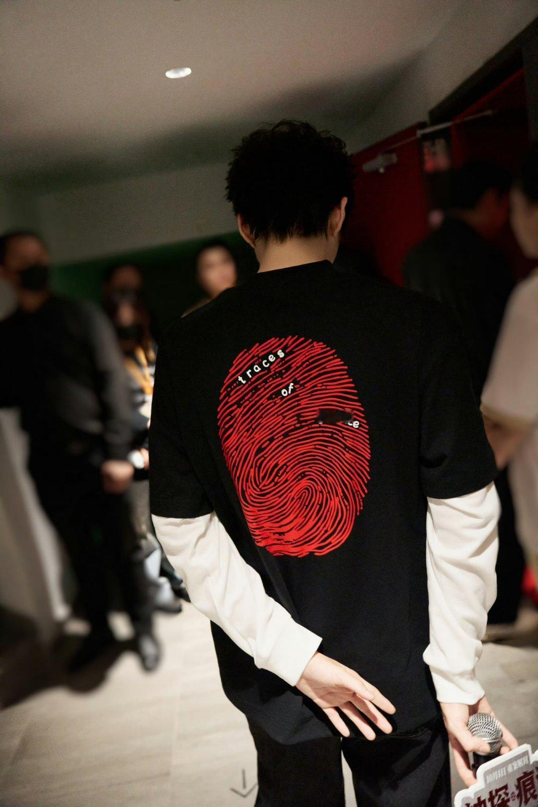 在牵着我吗 ​​​