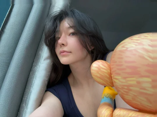 左滑看薄肌女生