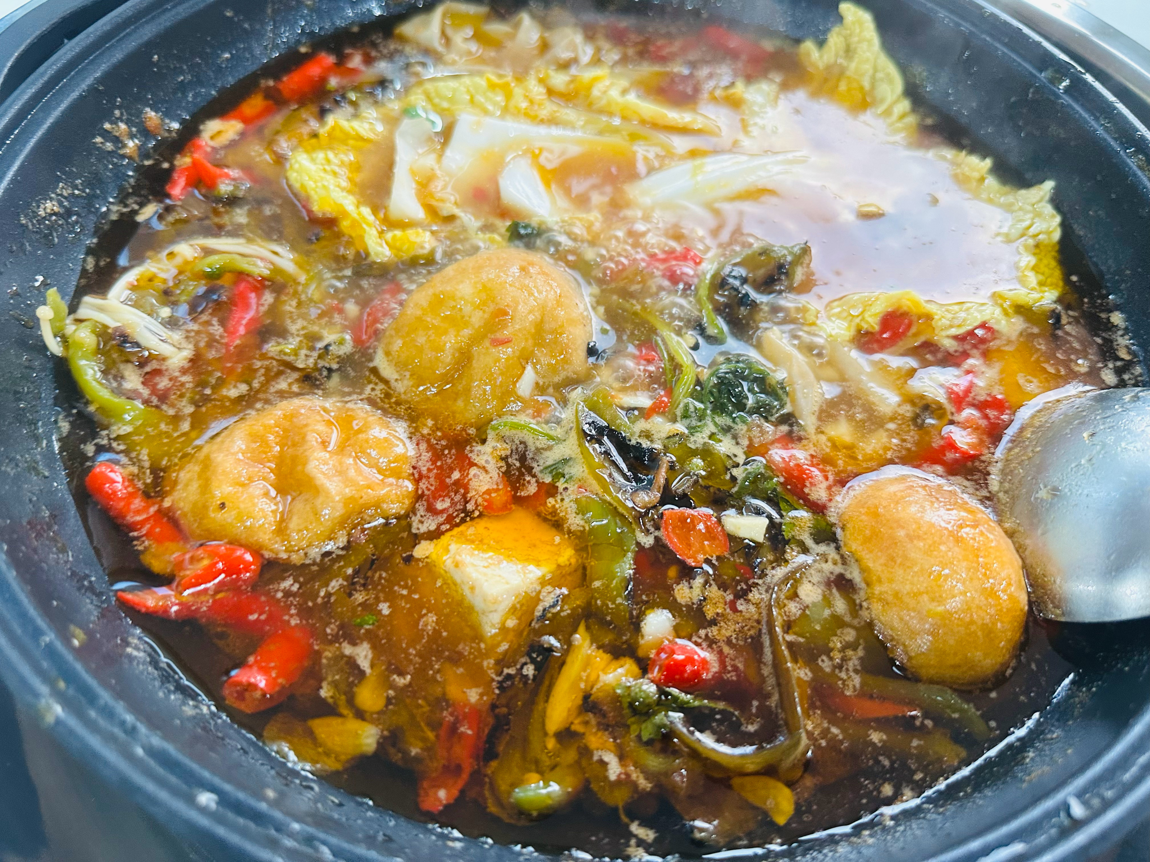 试了一下新开的泡椒牛肉馆子，味道还行生意挺好 