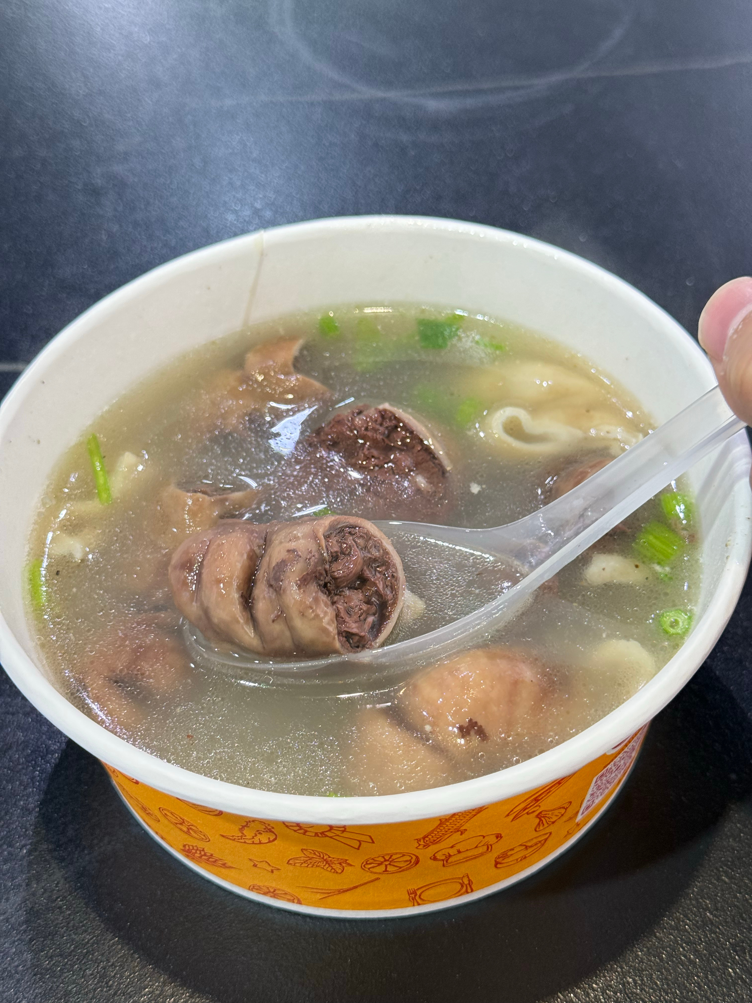 你们晚上吃什么？好久没吃大肠血了，来一碗舒服了😋 