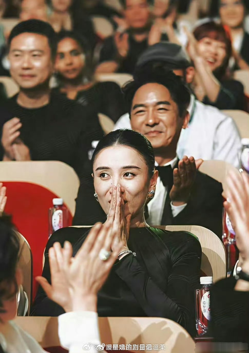 网友问，为什么宋佳《山花烂漫时》拿奖没人说💦杨紫《生命树》拿奖就💦都播的一般
