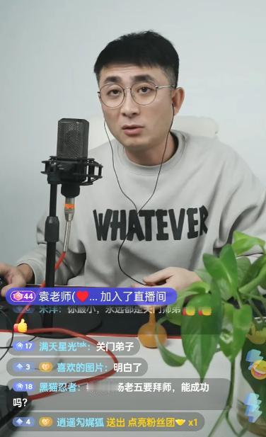 没有什么作品，八卦倒是一套一套的。[心]

我们都知道，最近相声演员郭晓小的直播