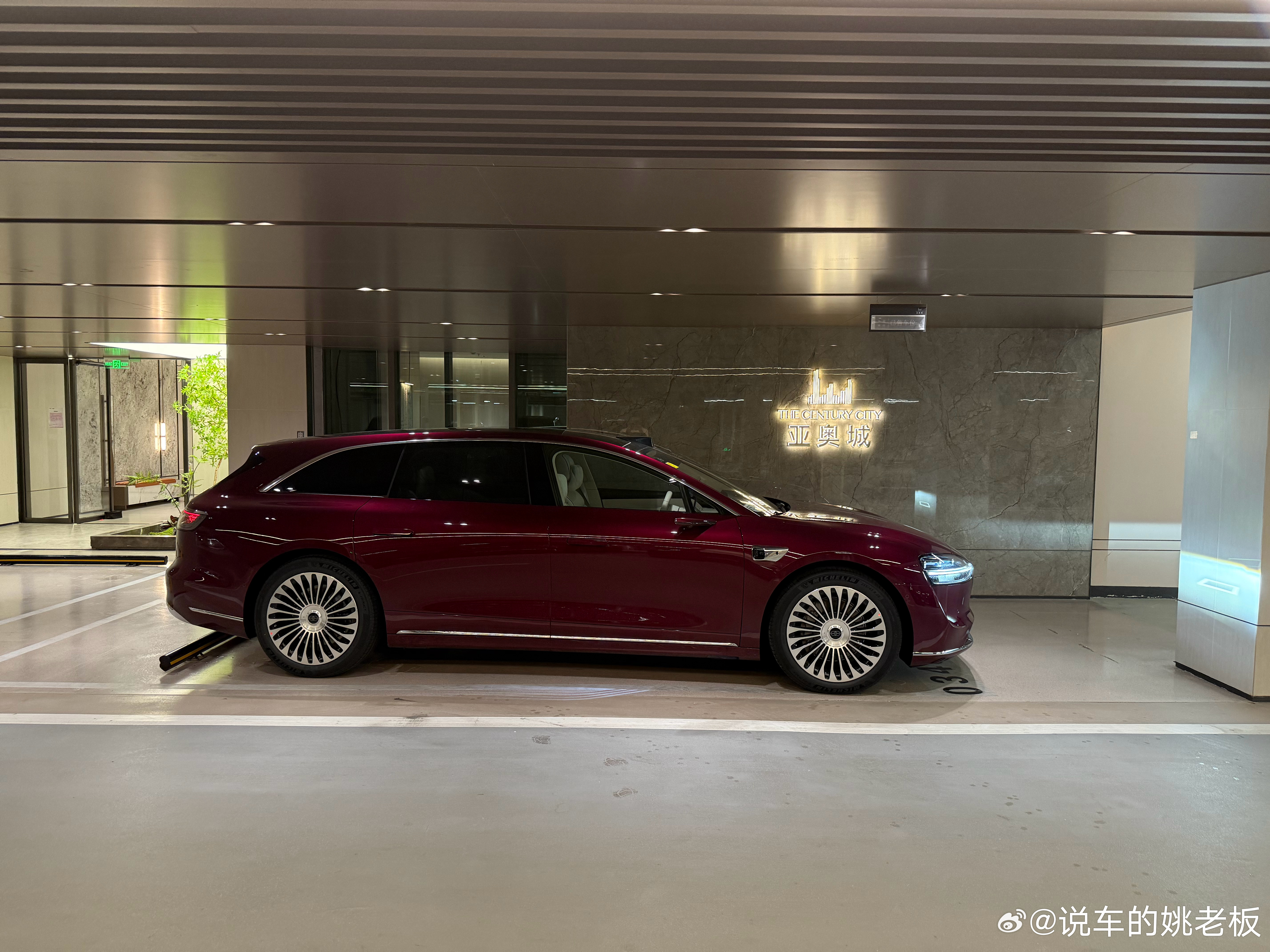 今儿拍享界s9T 这车实在是太优雅了 这车真的改变的不喜欢旅行车的认知 太好看了