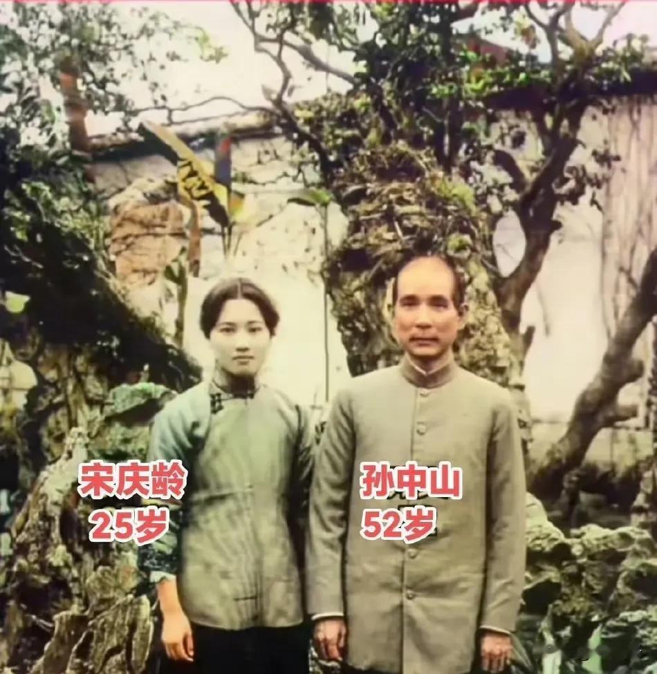 1918年广州，25岁的宋庆龄和52岁的孙中山留下了一张珍贵的合影。
镜头下，她