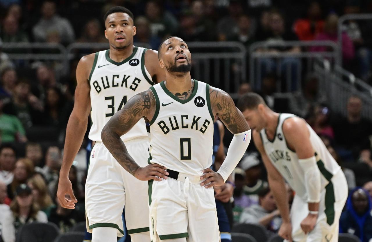 利拉德雄鹿首秀创2项NBA历史纪录，一数据队史比肩字母哥！
在结束的雄鹿主场11
