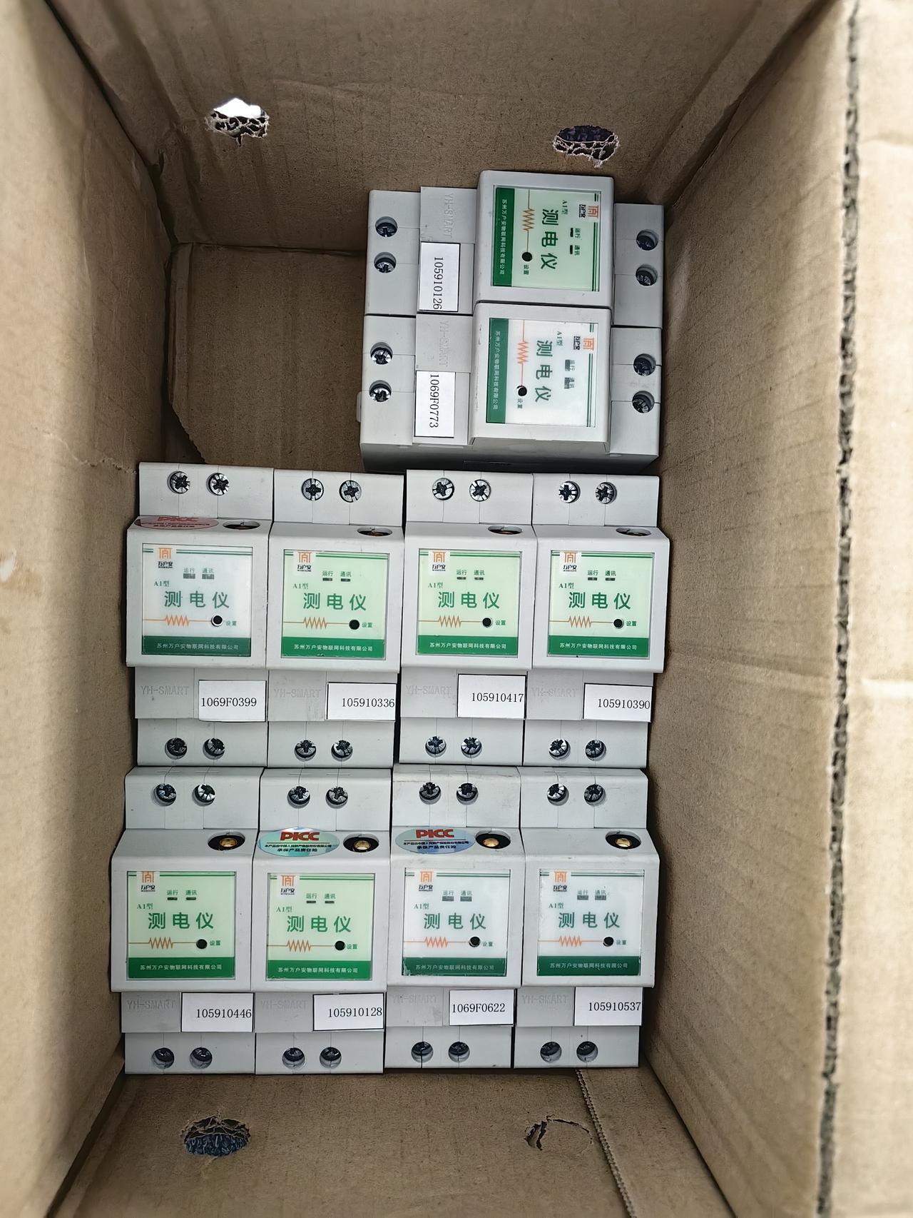 家里还要装个测电仪，能及时检测出电气火灾的隐患，让居家安全多一份保障。