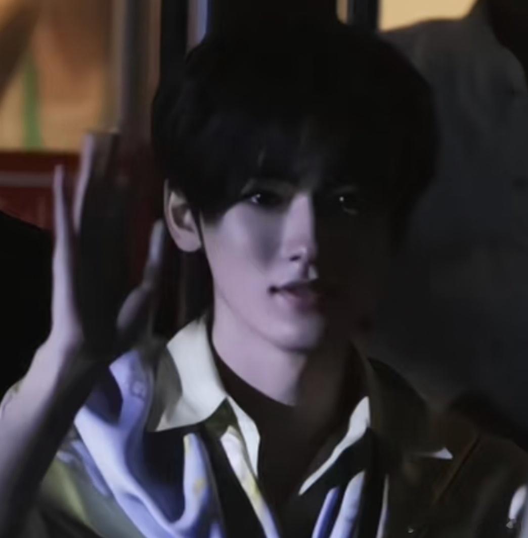 宋亚轩完全是小狗眼睛 黑葡萄一样😭😭😭😭😭水汪汪的完全和鼠标的一样……