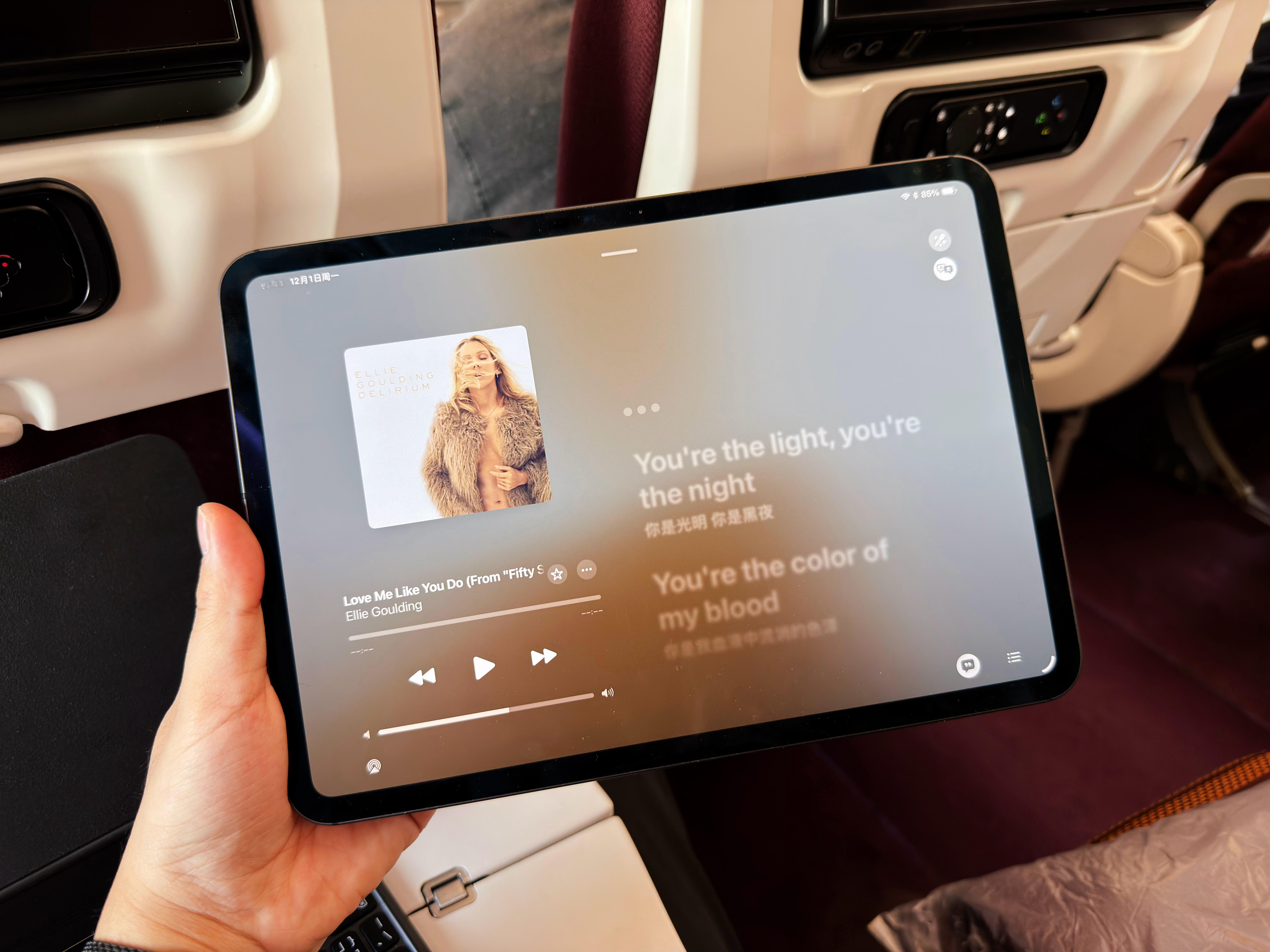 iPad Pro M4 只能轻办公，重度工作完全无法实现。我现在公司用 MacB