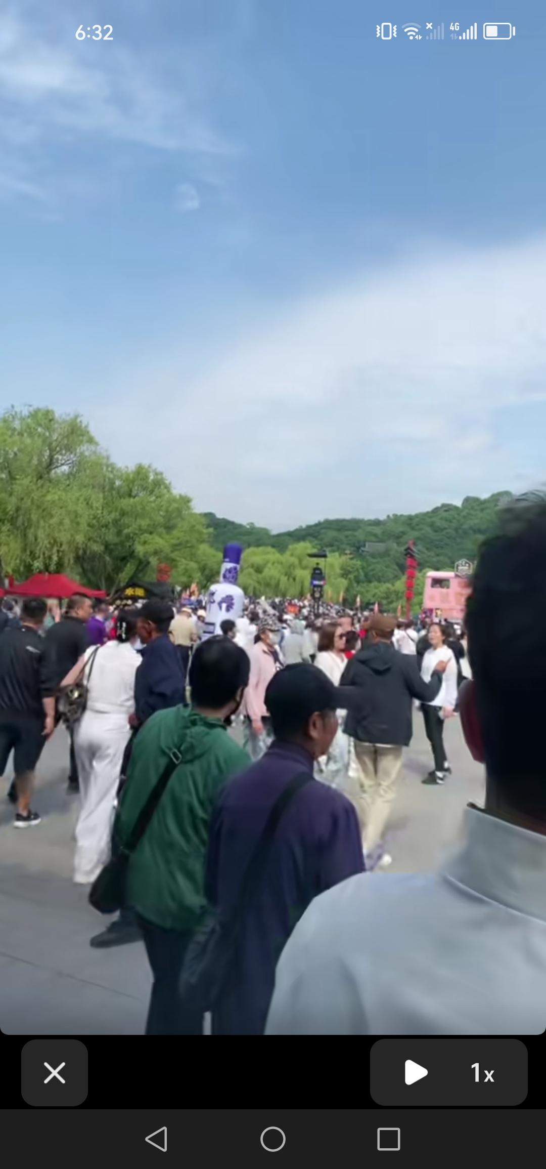 今天是农历四月十八，也是吉林市的北山庙会，人多得不得了。

今天又是北山庙会之日