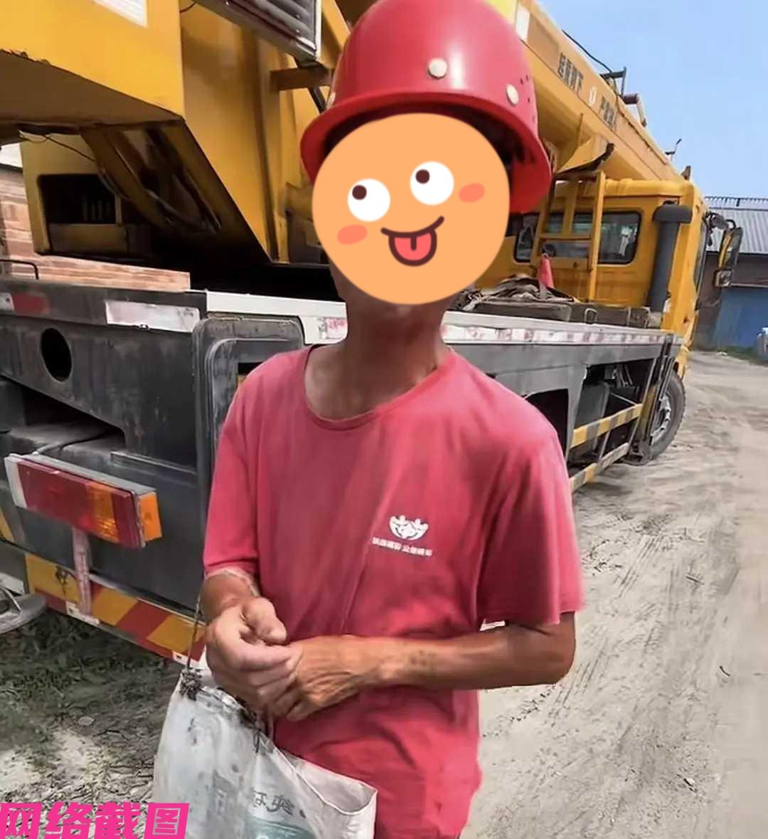 陕西汉中某博主来一处劳务市场，想测试一下低工价能否找到人干活，于是想出自己的房子