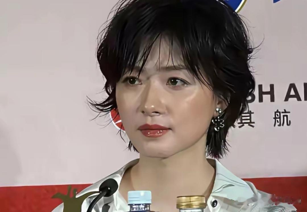 万茜既没开美颜，也没加滤镜，这就是她最真实的样子。 ​​​