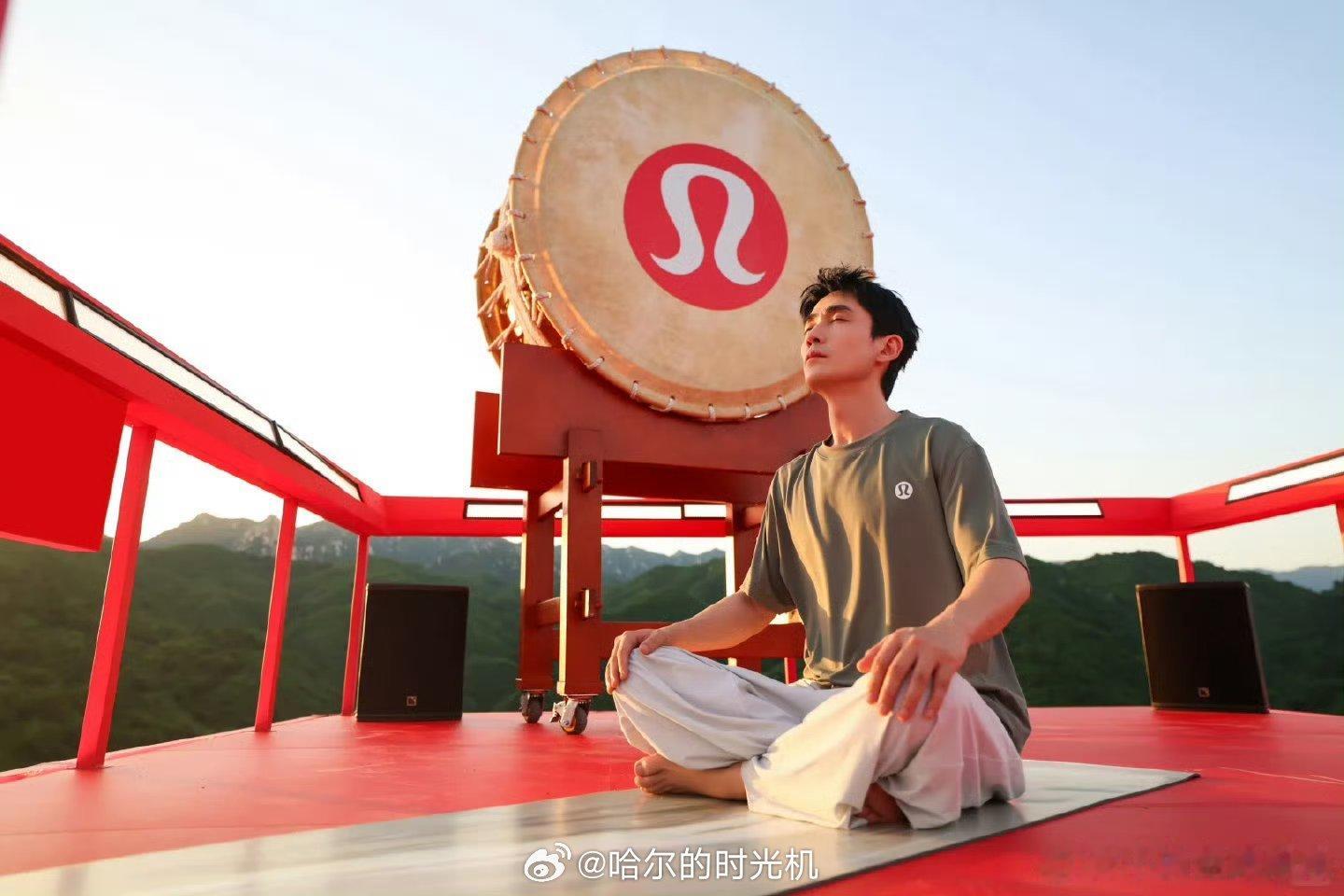 朱一龙疑似在长城敲日本太鼓 有人来科普一下吗？主办方真的敢这么明目张胆？？