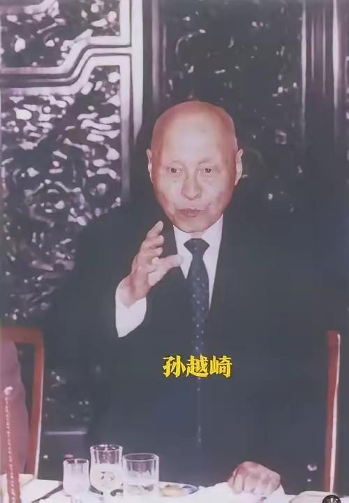 1949年蒋介石下令炸毁大陆所有工业命脉，一个国民党高官却阳奉阴违，他保下的上千