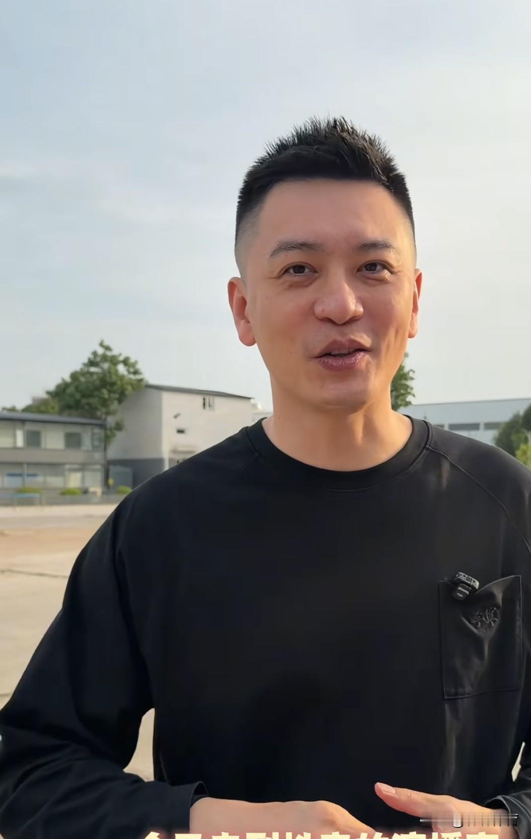 杨鸣将在美国NBA现场解说今年的总决赛，可以说杨鸣自从离开辽篮主教练位置后，现在