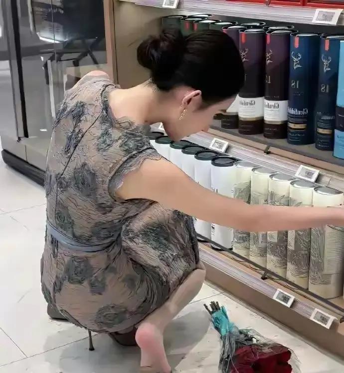 59岁这波人今年过年不折腾了。

老张把第7个饭局推掉，回家陪老妈包饺子，视频在