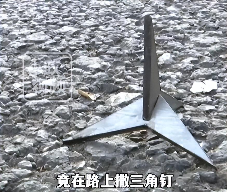 汽修店员工深夜路上撒钉子，监控曝光，警察火速出击，2人被抓！

最近云南就发生了