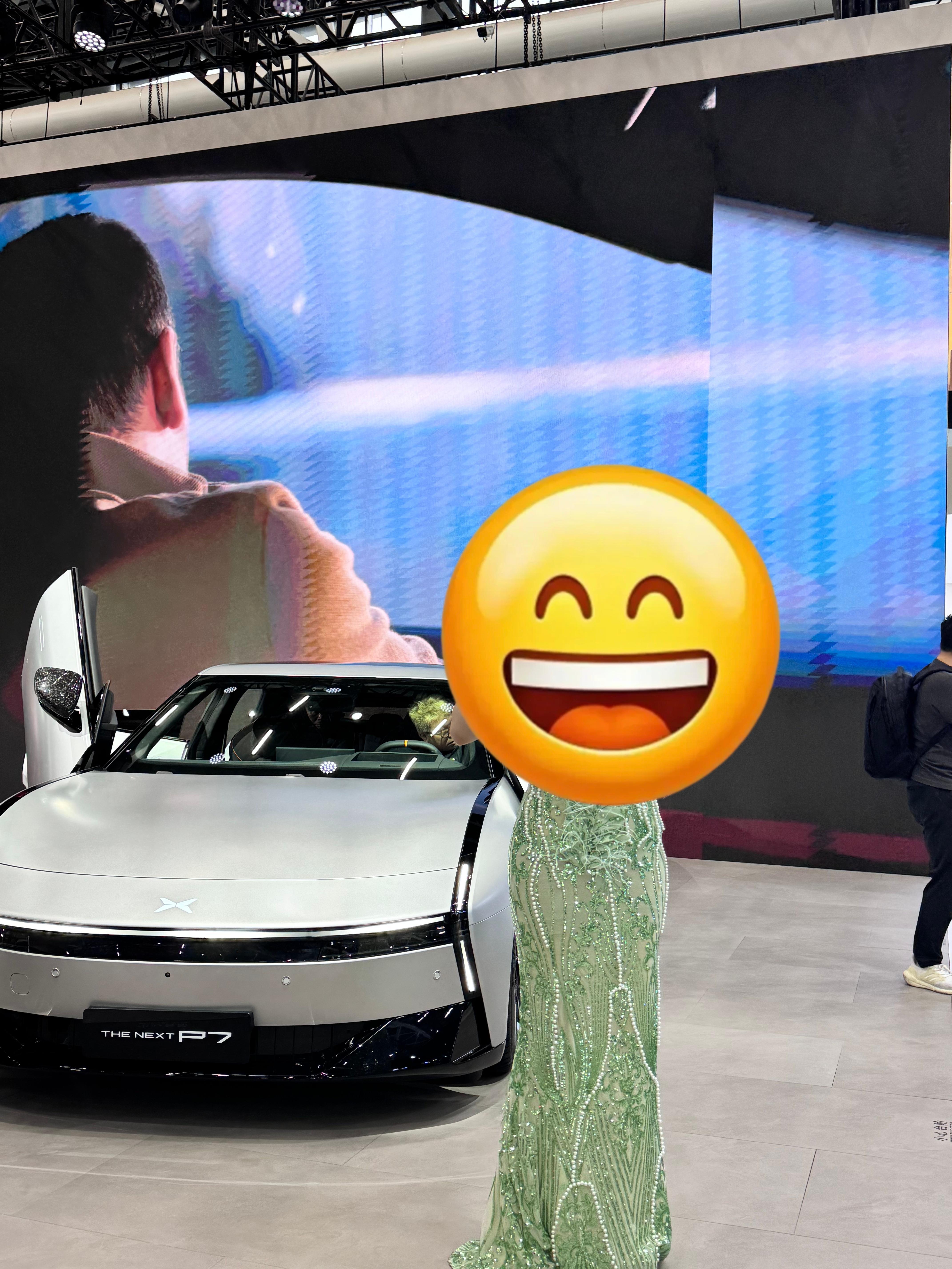 小鹏报警现在Ai真得管管了…以假乱真还有这种低俗的事情我想没有哪个车企想这么整活