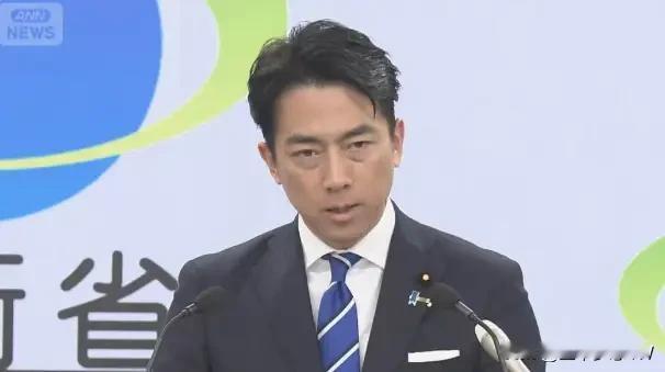 震惊！这是一个危险的信号，12月18日，据日媒报道，小泉进次郎被记者追问是否会修