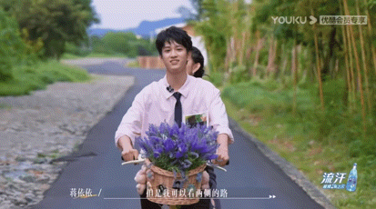 #敖子逸天选校园剧男主# 敖子逸简直不要让人太心动呀，这样的青春气息完全就是扑面