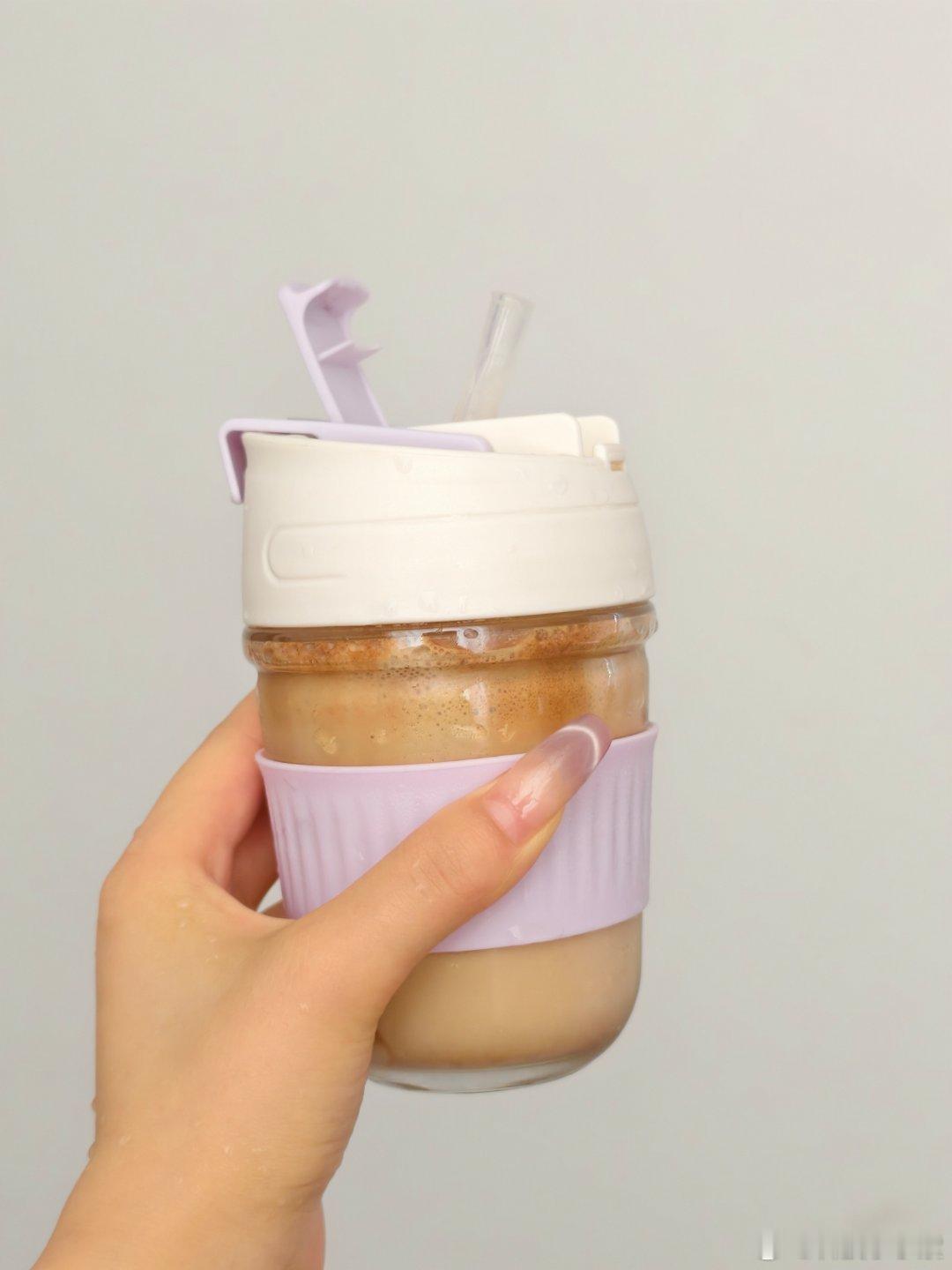 周末的快乐就是可以睡到自然醒，然后慢悠悠的给自己泡个咖啡☕ ​​​