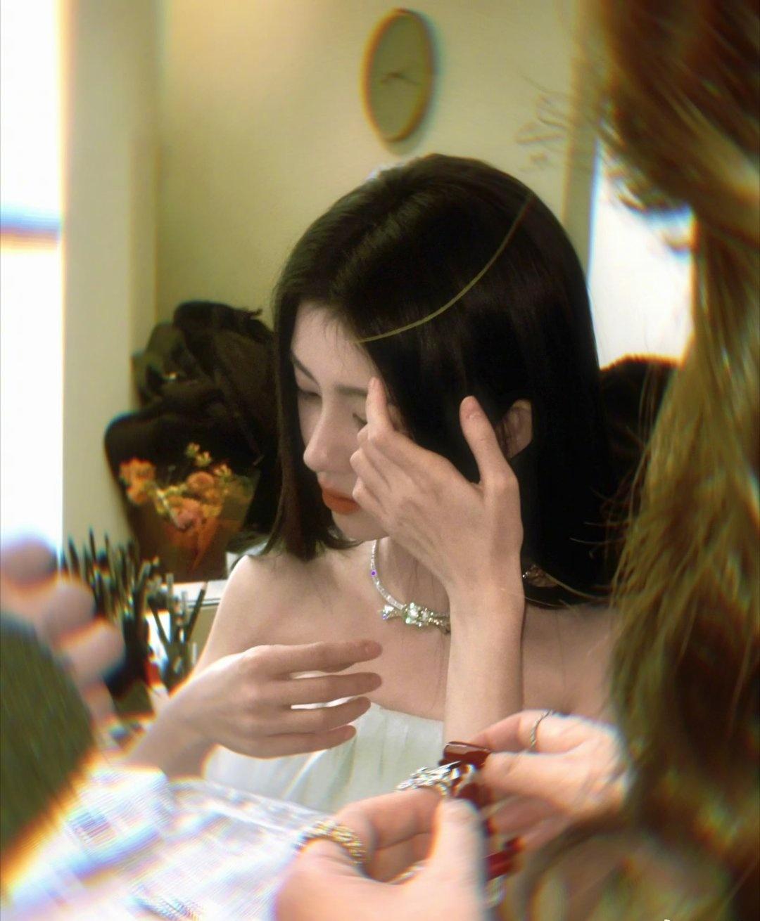 jjy鞠婧祎ELLE销量 jjyELLE连发15条鞠婧祎 

态度与风格从容表达